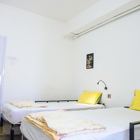 Dengba Hostel Yangon Esterno foto