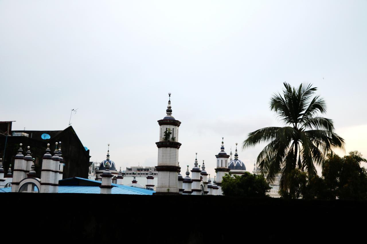 Dengba Hostel Yangon Esterno foto