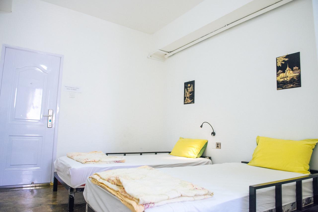 Dengba Hostel Yangon Esterno foto