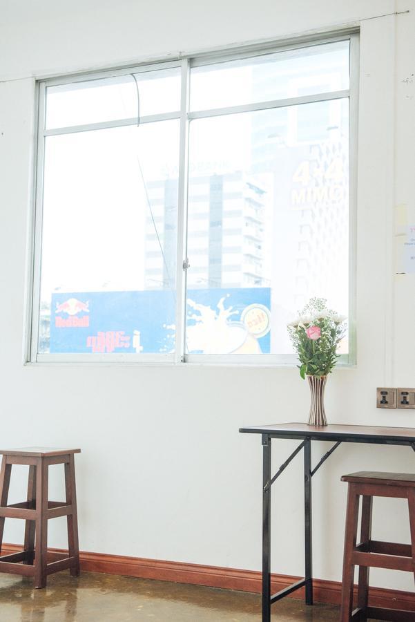 Dengba Hostel Yangon Esterno foto