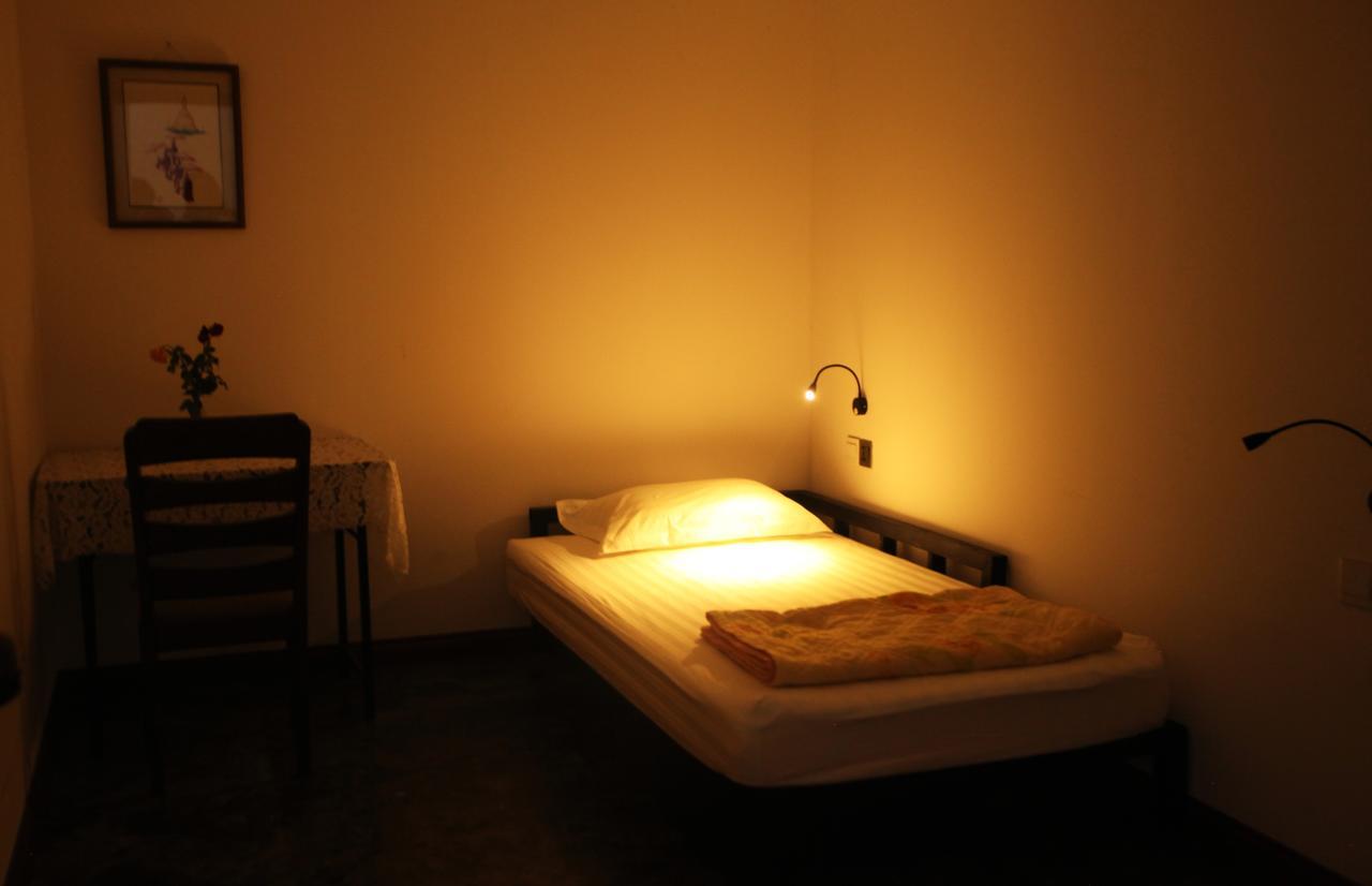 Dengba Hostel Yangon Esterno foto