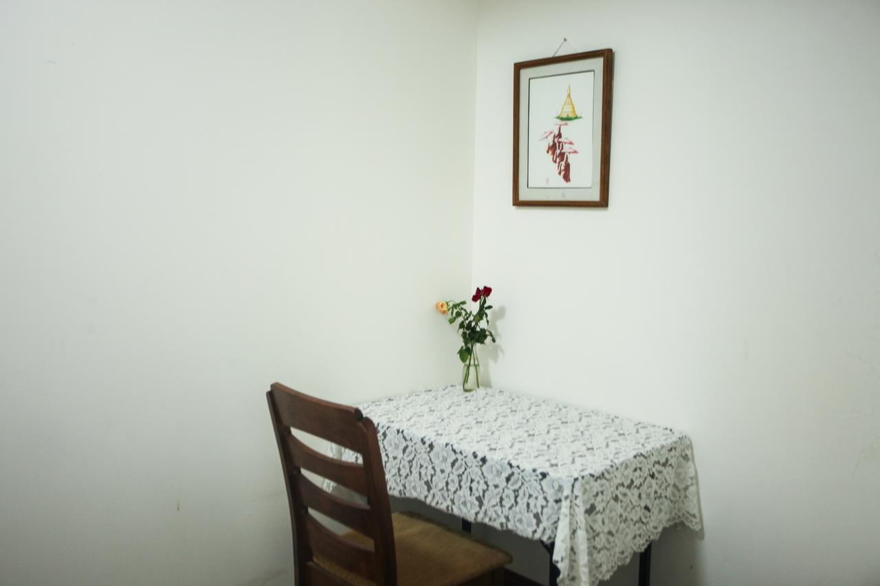 Dengba Hostel Yangon Esterno foto