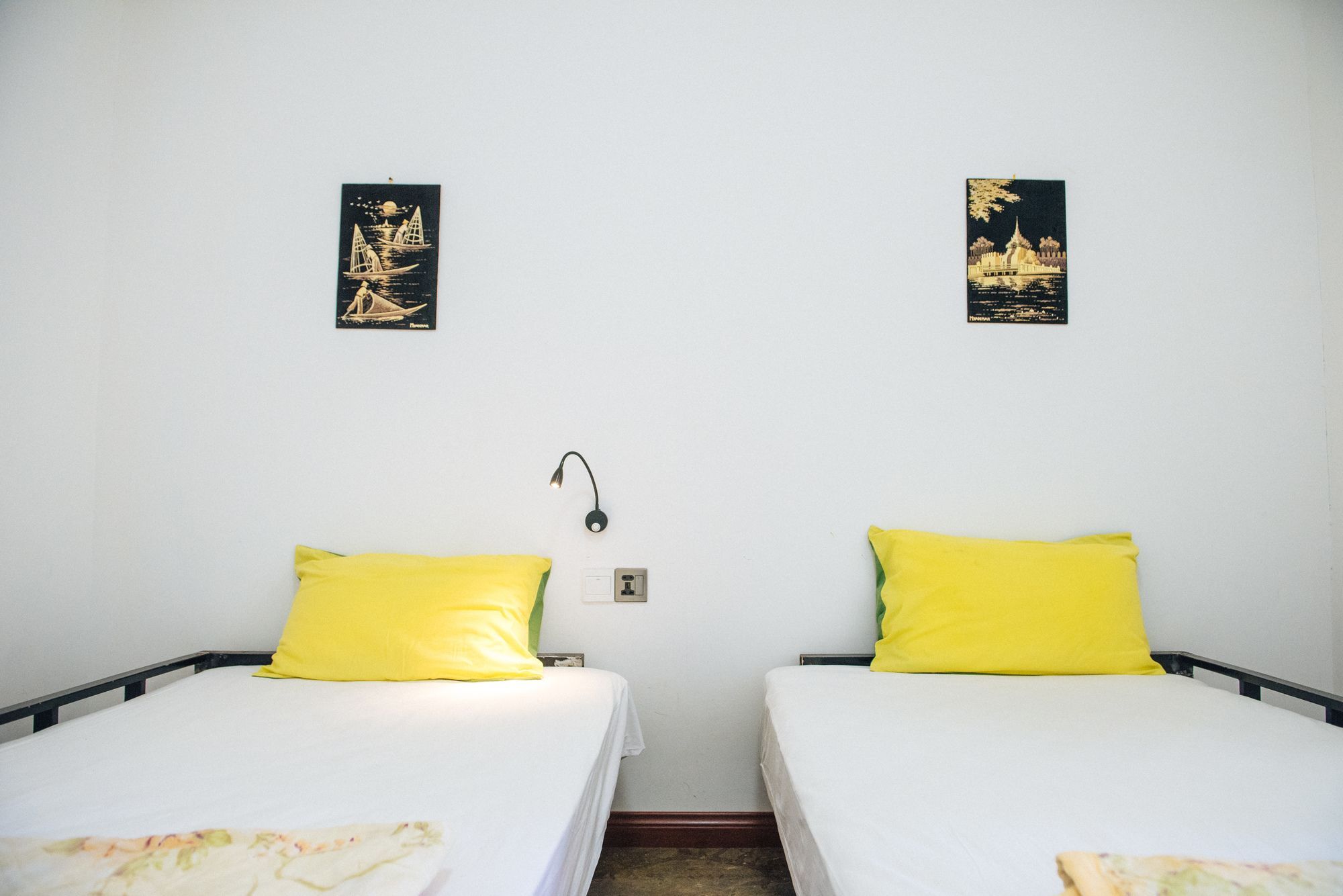 Dengba Hostel Yangon Esterno foto