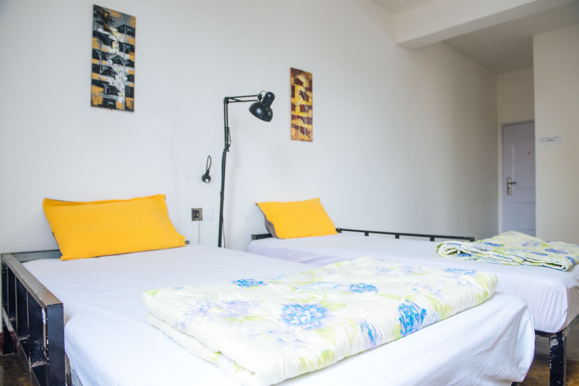Dengba Hostel Yangon Esterno foto