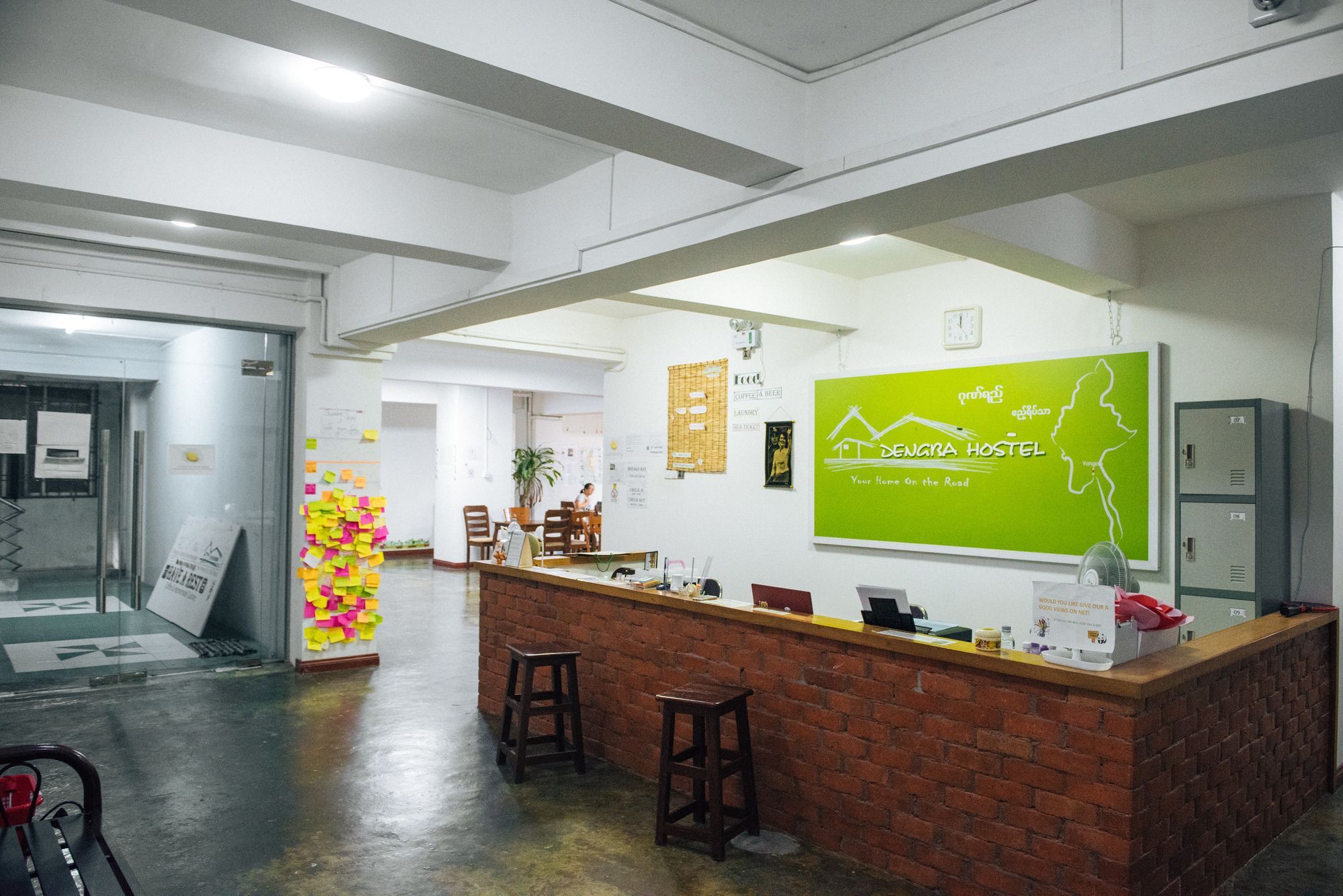 Dengba Hostel Yangon Esterno foto